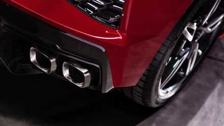 Escape inoxidável e roda traseira Chevrolet Corvette Stingray 2024