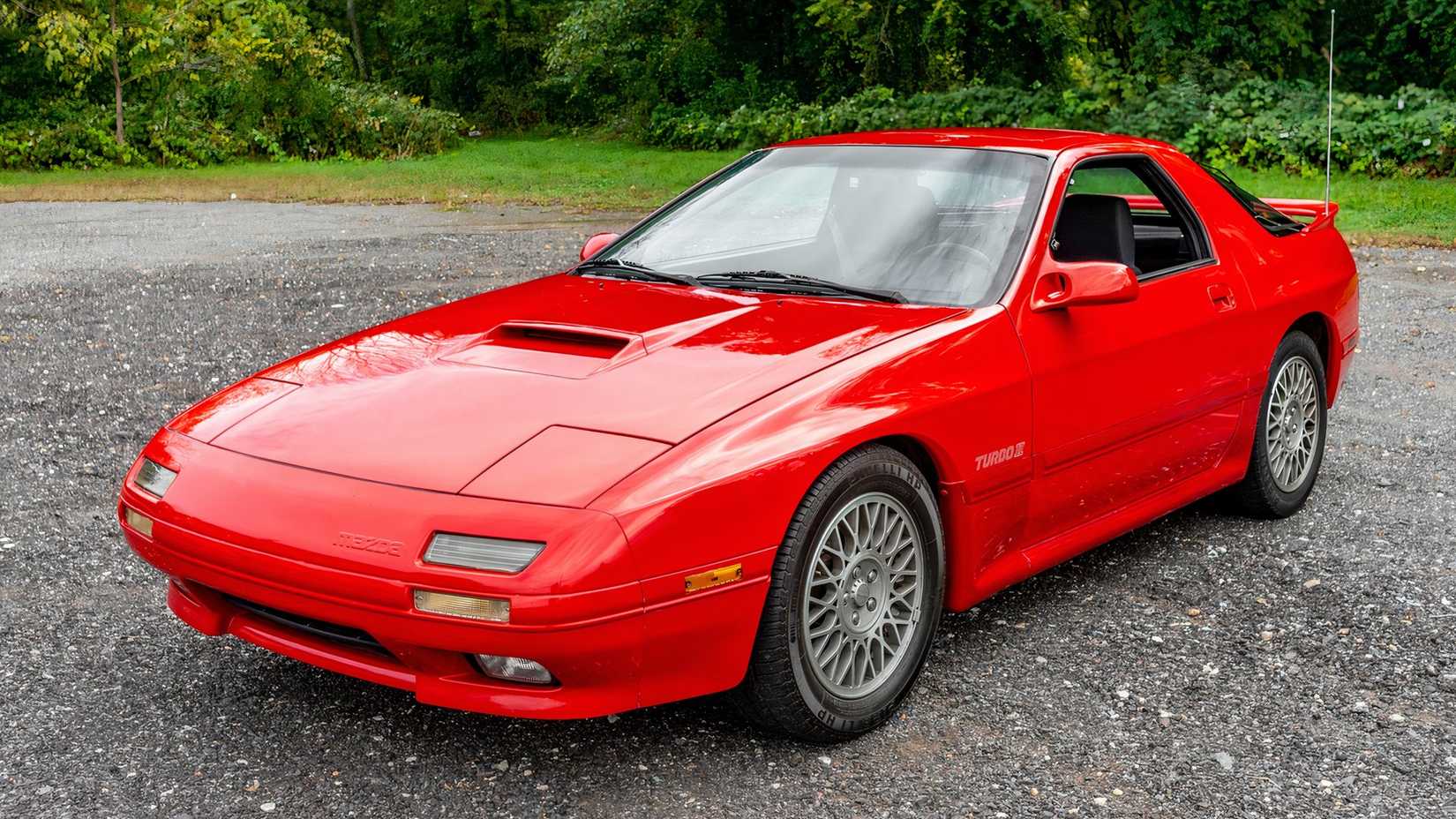 3/4 front view of 1989 Mazda RX-7 Turbo II