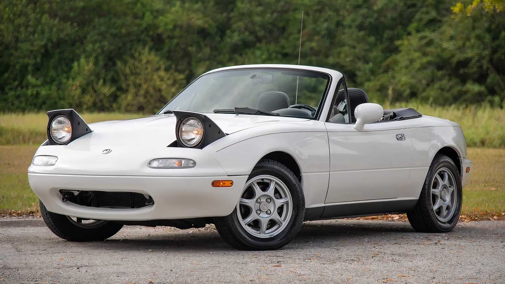 Mazda Miata branco 1990-1997 com acabamento