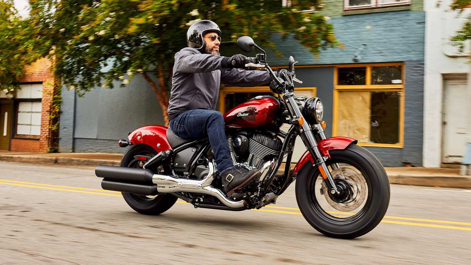 Chefe Bobber cruzando a cidade