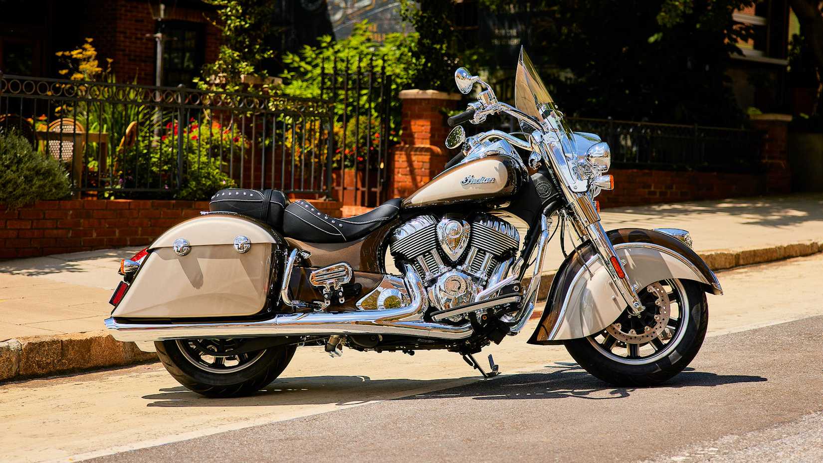 2023 Indian Springfield static profile shot