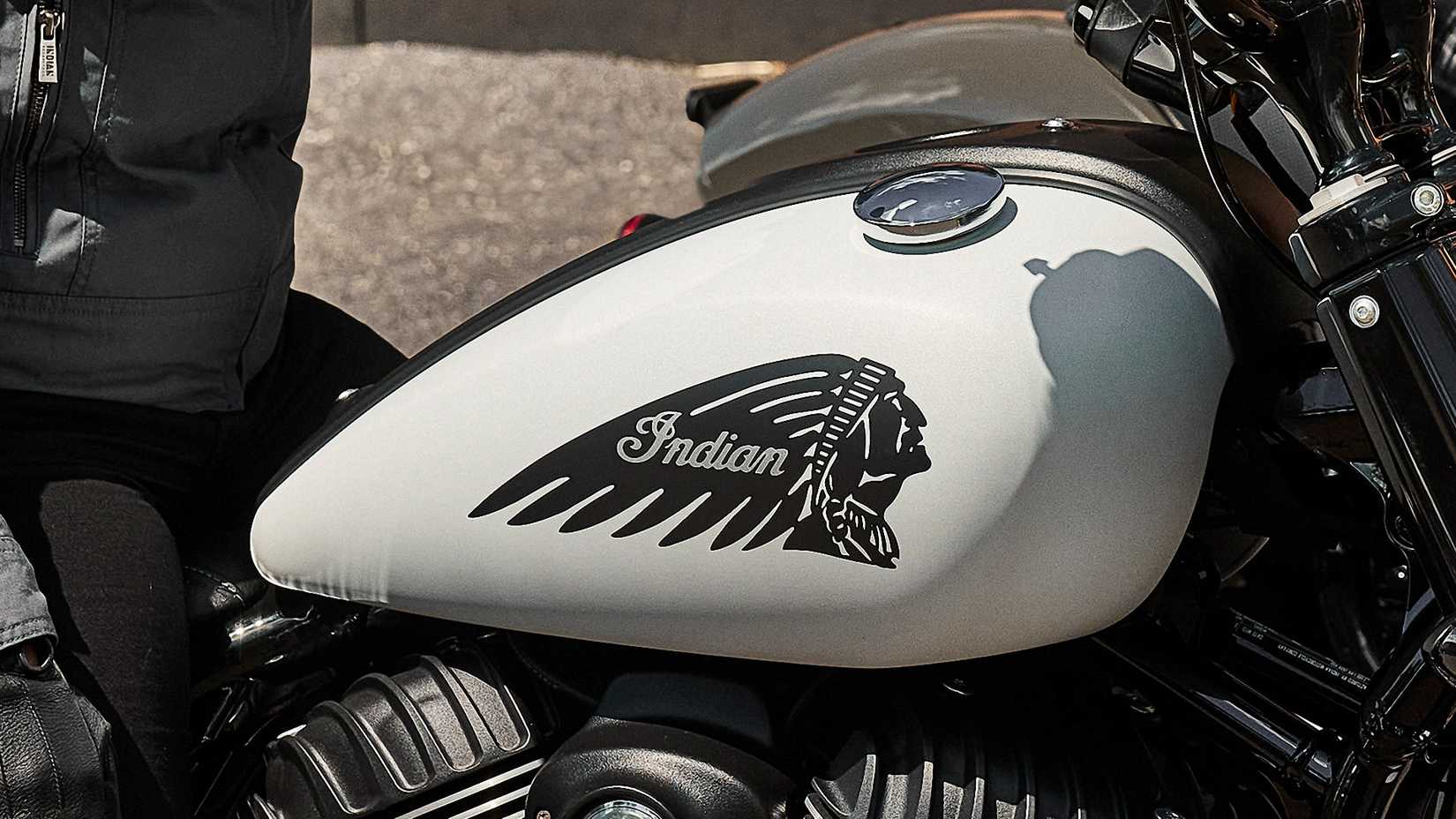 2024 Indian Chief Bobber Tank Close-up Details