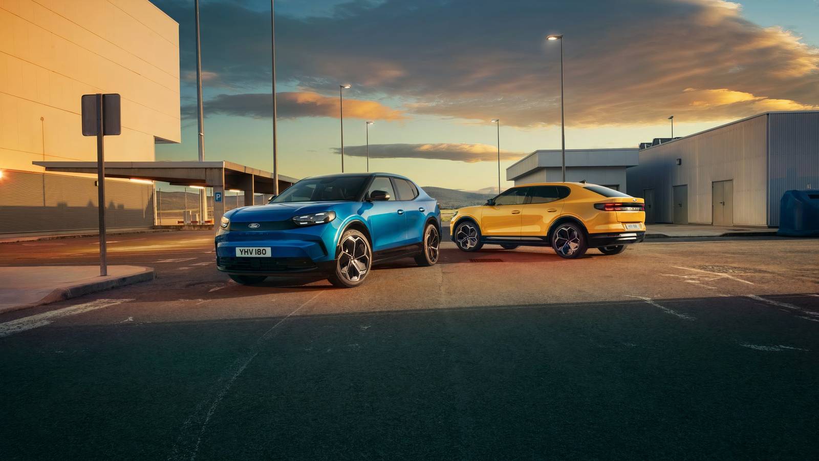 Ford kürzt die Produktion seiner neuen E-Autos Explorer und Capri Ford kürzt die Produktion seiner neuen E-Autos Explorer und Capri