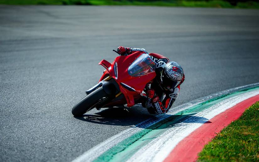 2025 Ducati Panigale V4 S Pecco Bagnaia 1