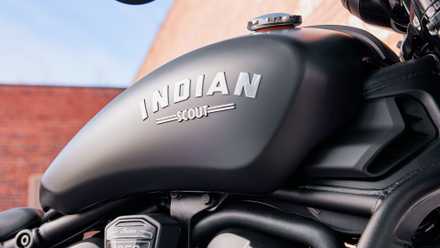 Detalhe do tanque Indian Scout Bobber 2025