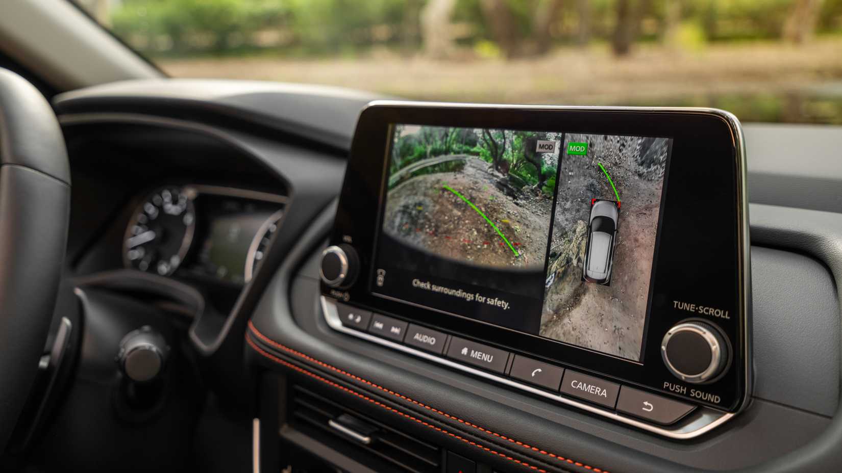 Interior do Nissan Rogue Rock Creek 2025 (5)