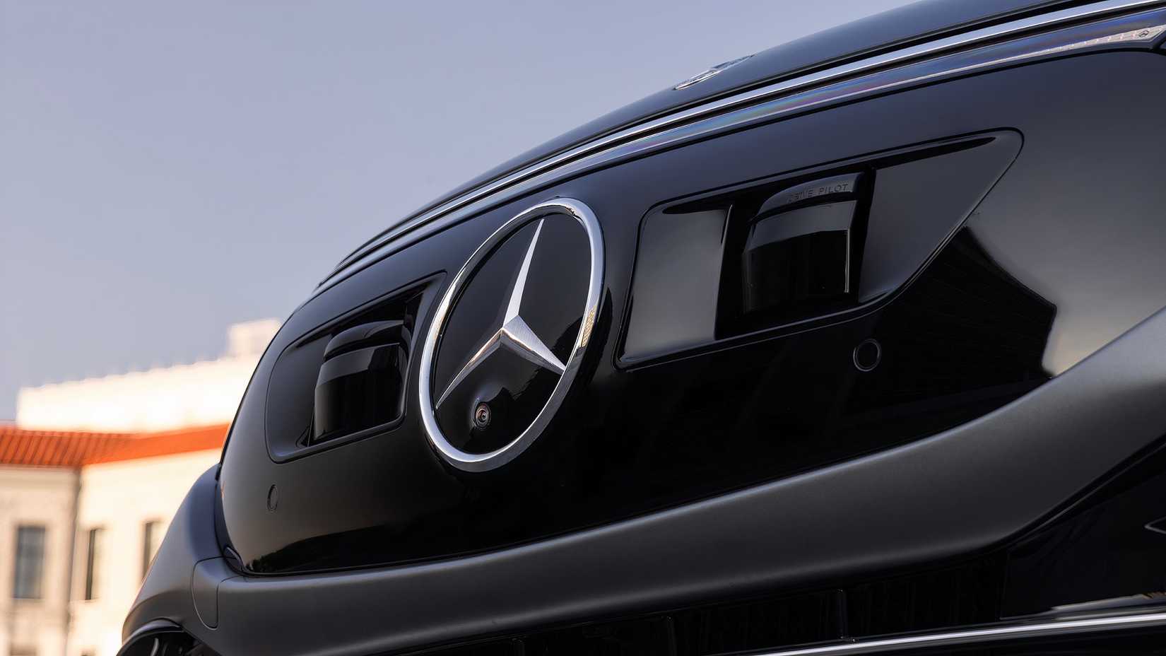 The LiDAR of a Mercedes-Benz EQS with Drive Pilot