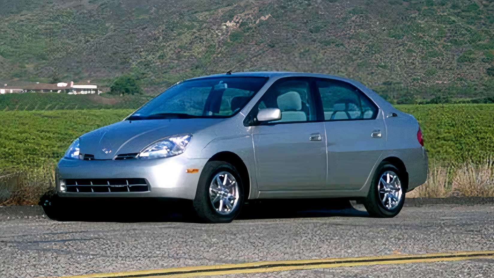 2001 Toyota Prius In silver Posing in front of mountain
