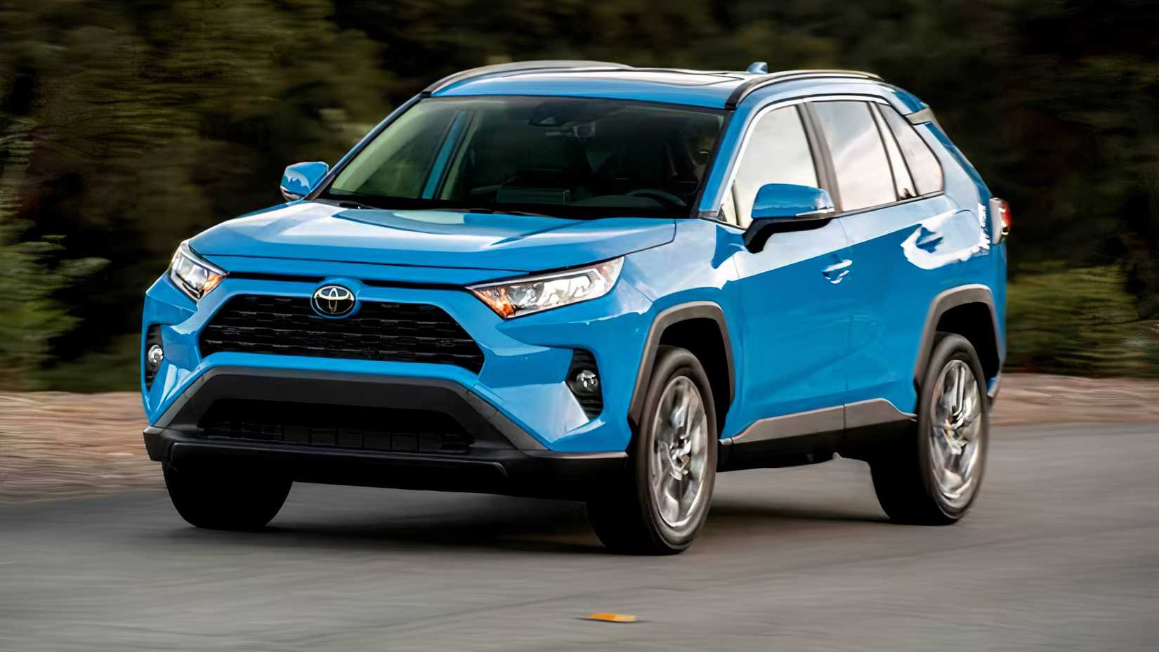 2019 Toyota RAV4 XLE Premium in blue Posing on road