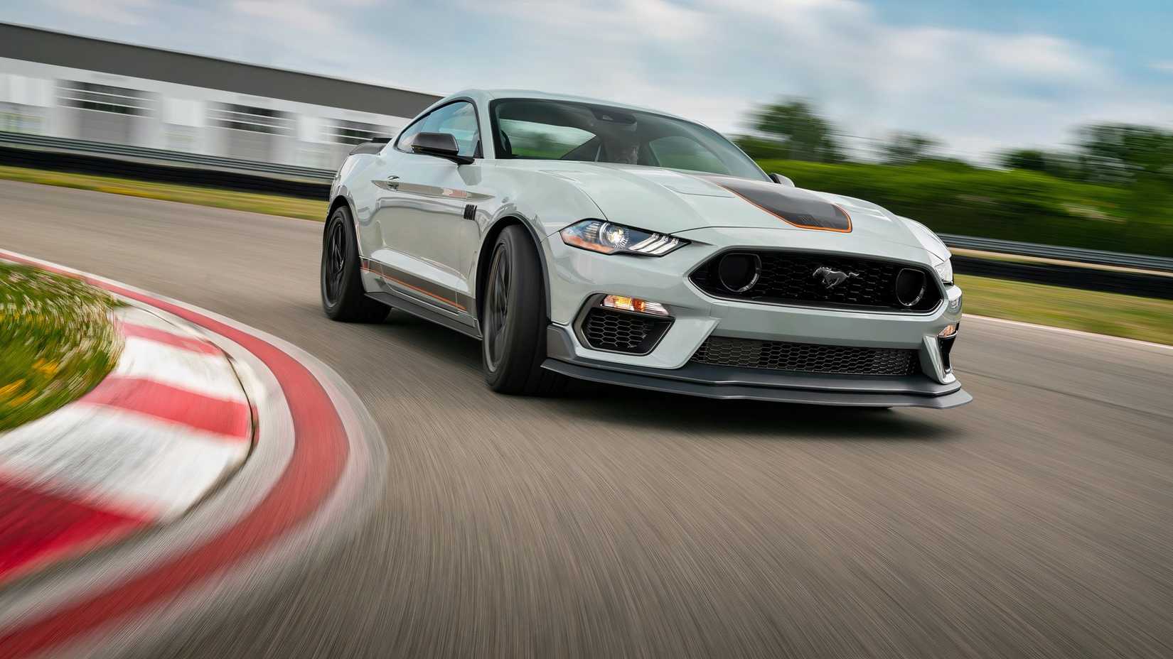 2021 Ford Mustang Mach 1 na pista