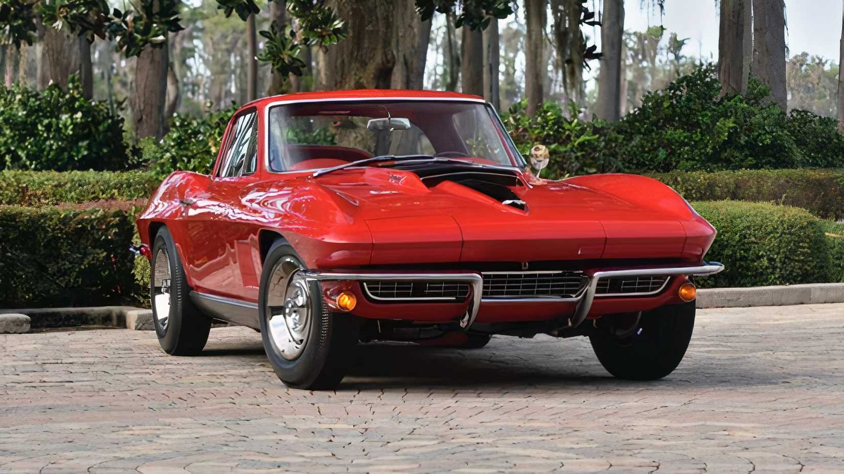 3/4 front view of 1967 Chevrolet Corvette C2