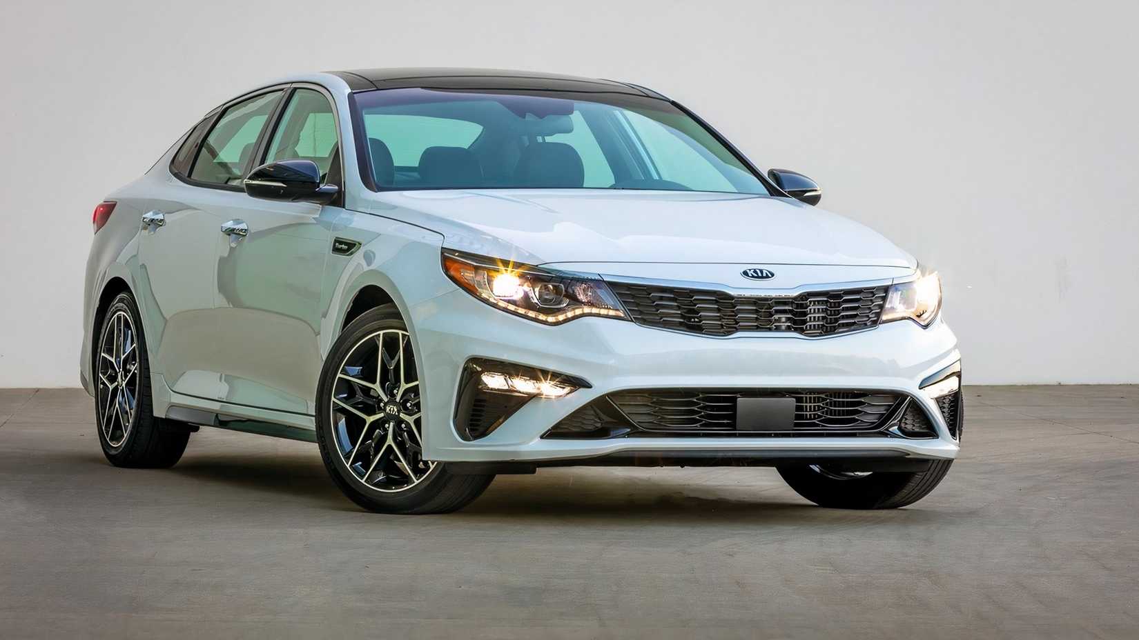 Front 3/4 shot of a 2020 Kia Optima