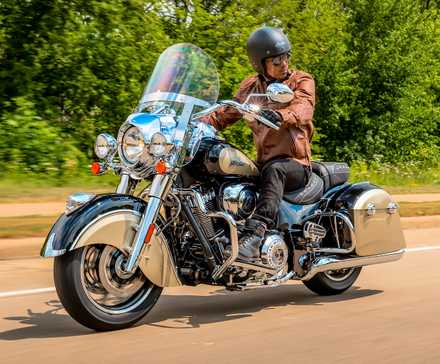 Piloto em um Indian Springfield 2022