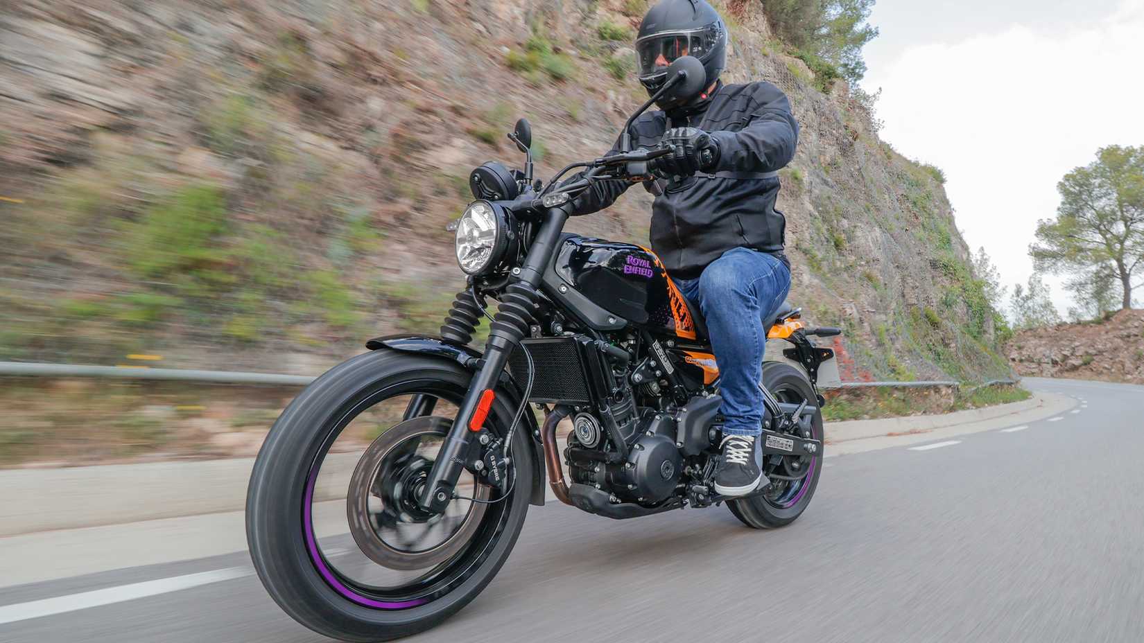 Royal Enfield Guerrilla 450 motion side profile view