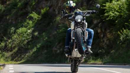 Royal Enfield Guerrilla 450 Wheelie