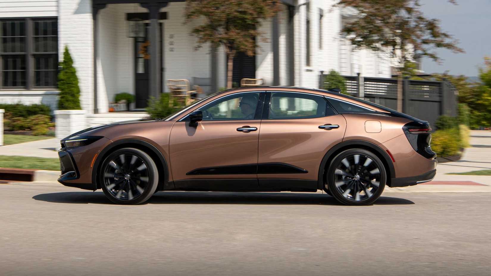 20224 Toyota Crown side shot