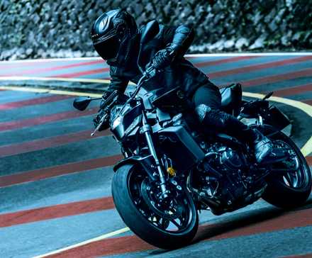 Yamaha MT-09 Y-AMT Ação 1