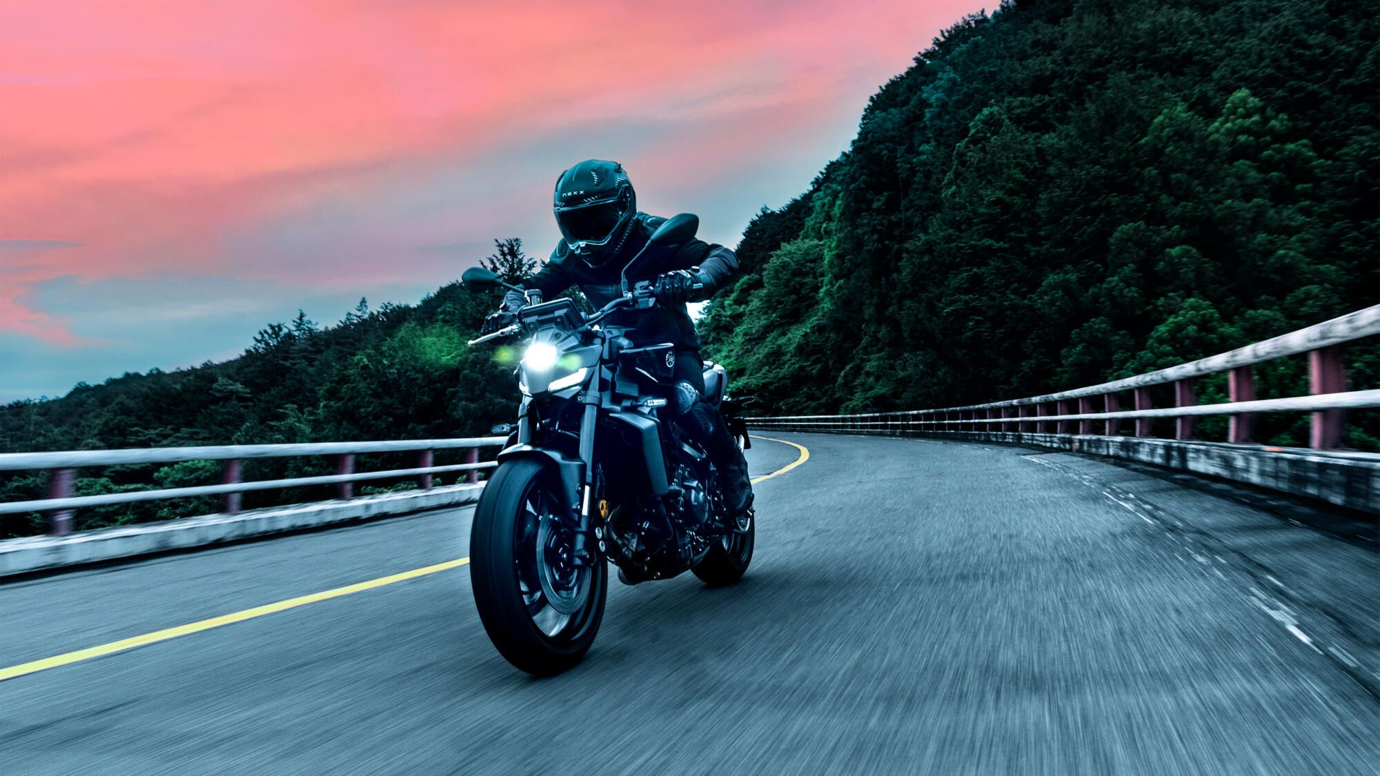 Yamaha MT-09 Y-AMT Action 2