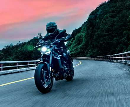 Yamaha MT-09 Y-AMT Ação 2