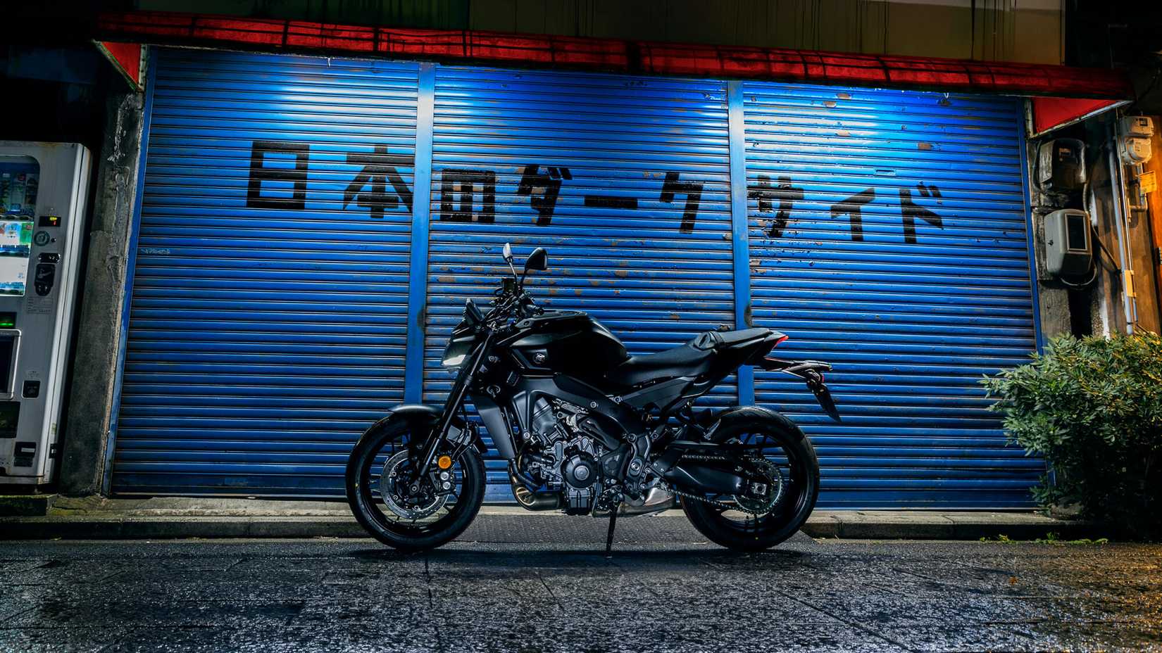 Yamaha MT-09 Y-AMT lateral