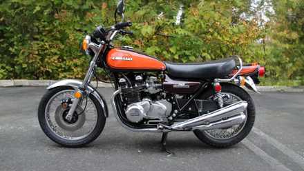Foto de perfil estático da Kawasaki Z1 de 1974