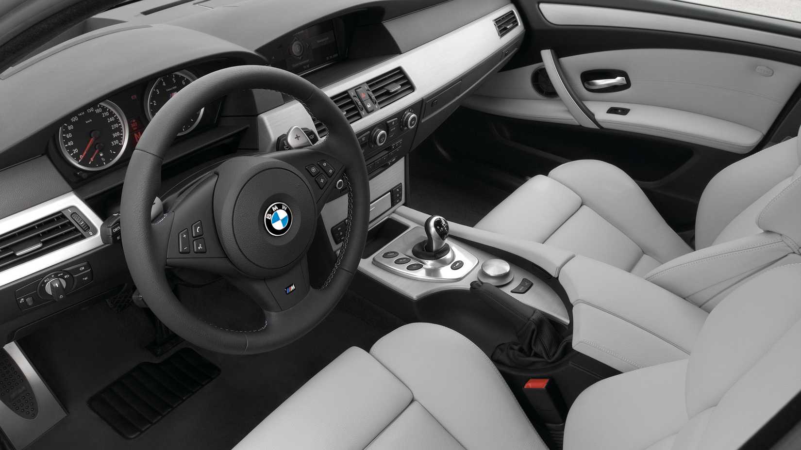 2008 BMW M5 Touring-1