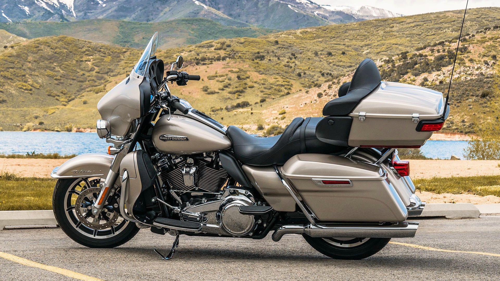 The H-D Electra Glide Is The 10-Year-Old Touring Motorcycle Worth ...