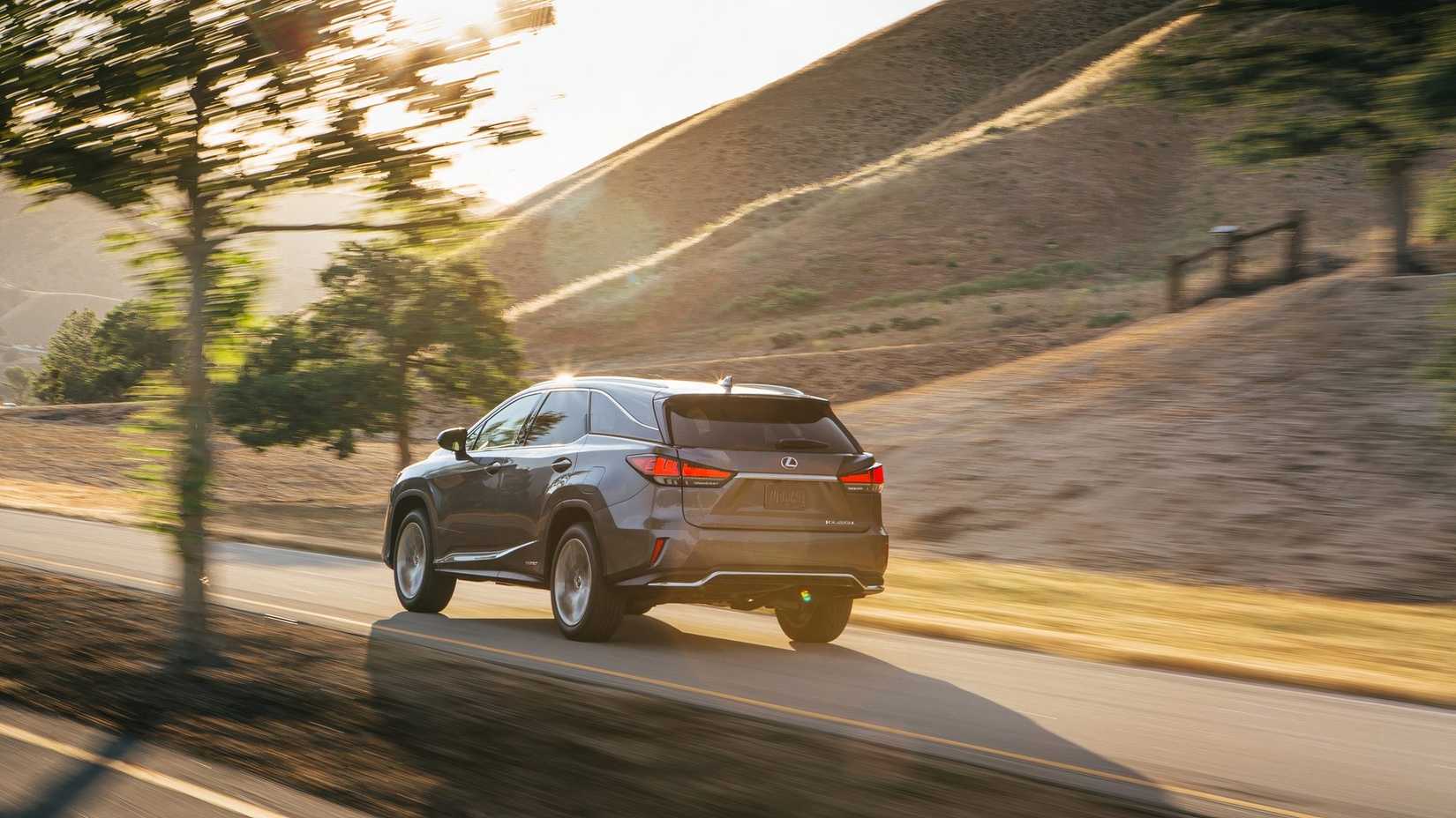 2021 Lexus RX rear 3/4