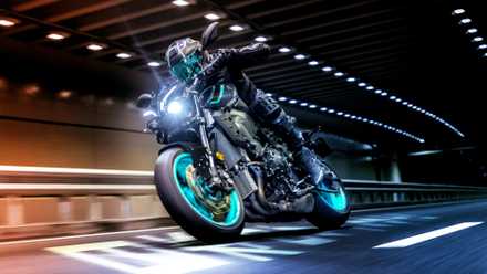 Tiro de ação Yamaha MT-10