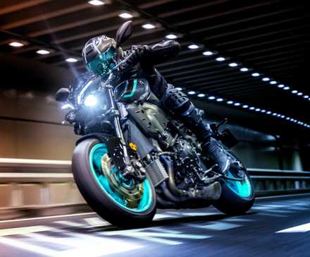 Tiro de ação Yamaha MT-10