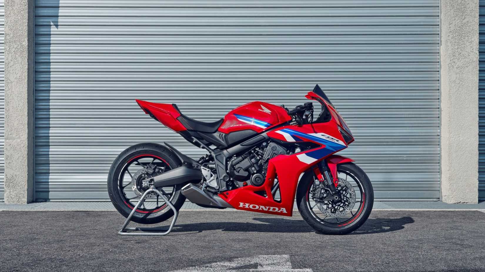 Lado Honda CBR650R 2024