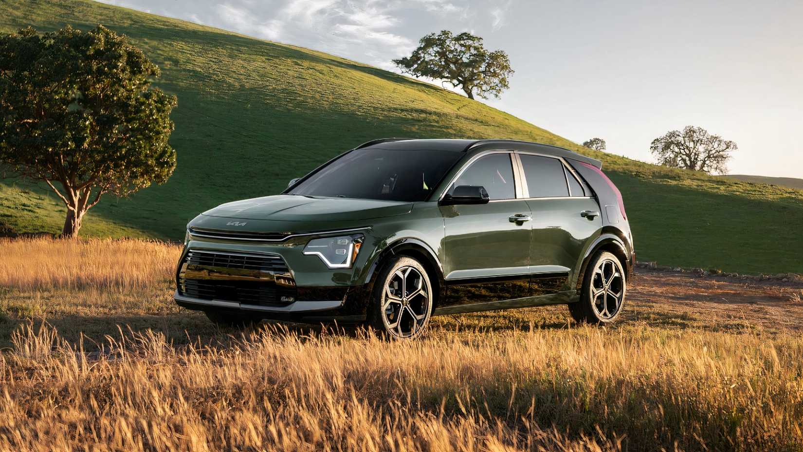 A green 2024 Kia Niro is parked. 