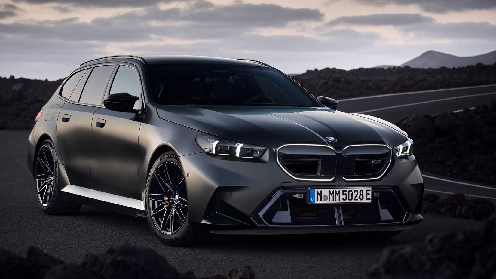 2025 BMW M5 Touring-11