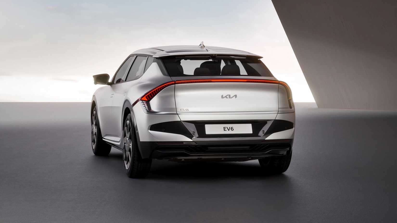 Rear 3/4 view of the 2025 Kia EV6