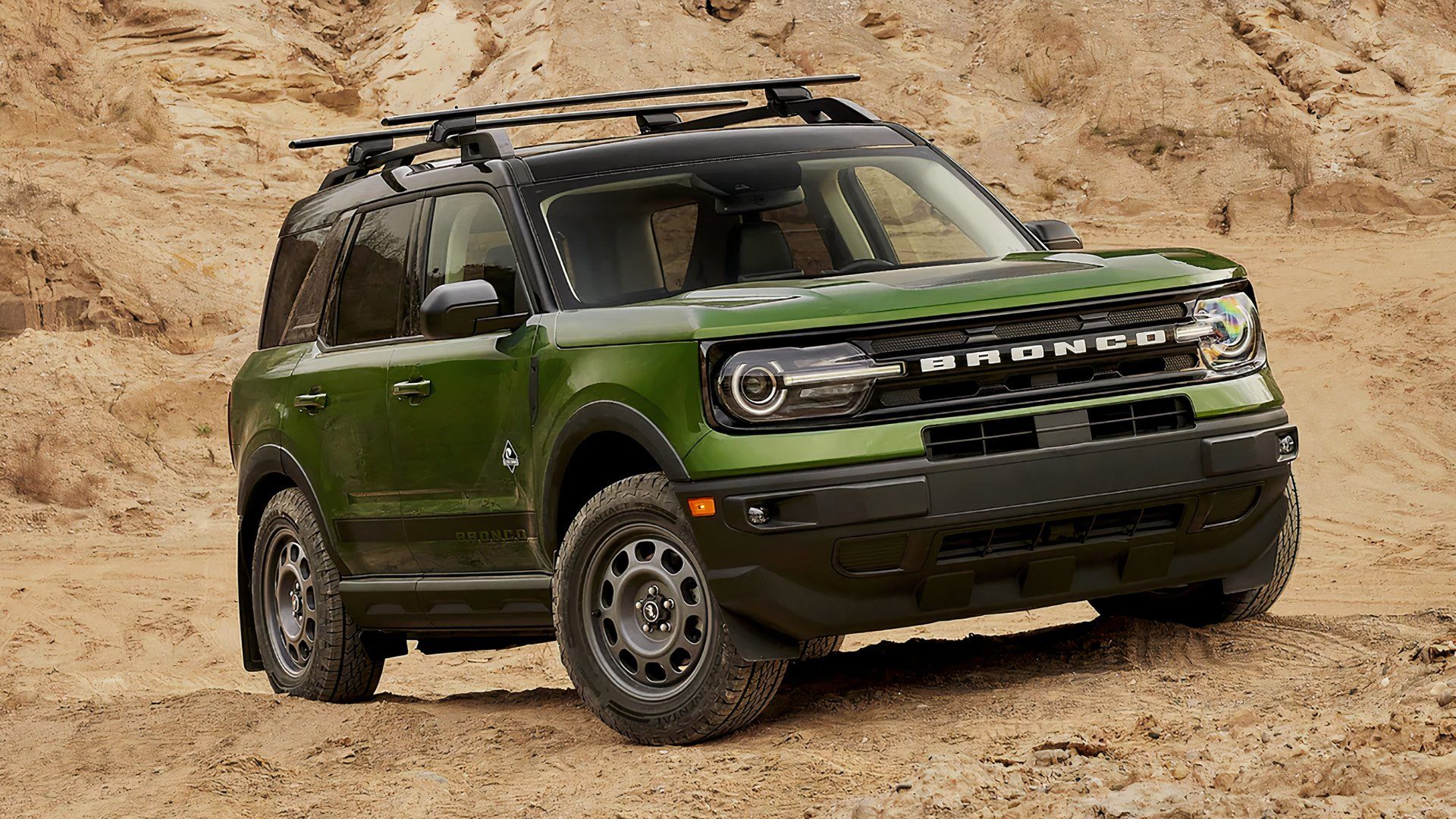 Um Ford Bronco Sport 2024 off-road em uma praia