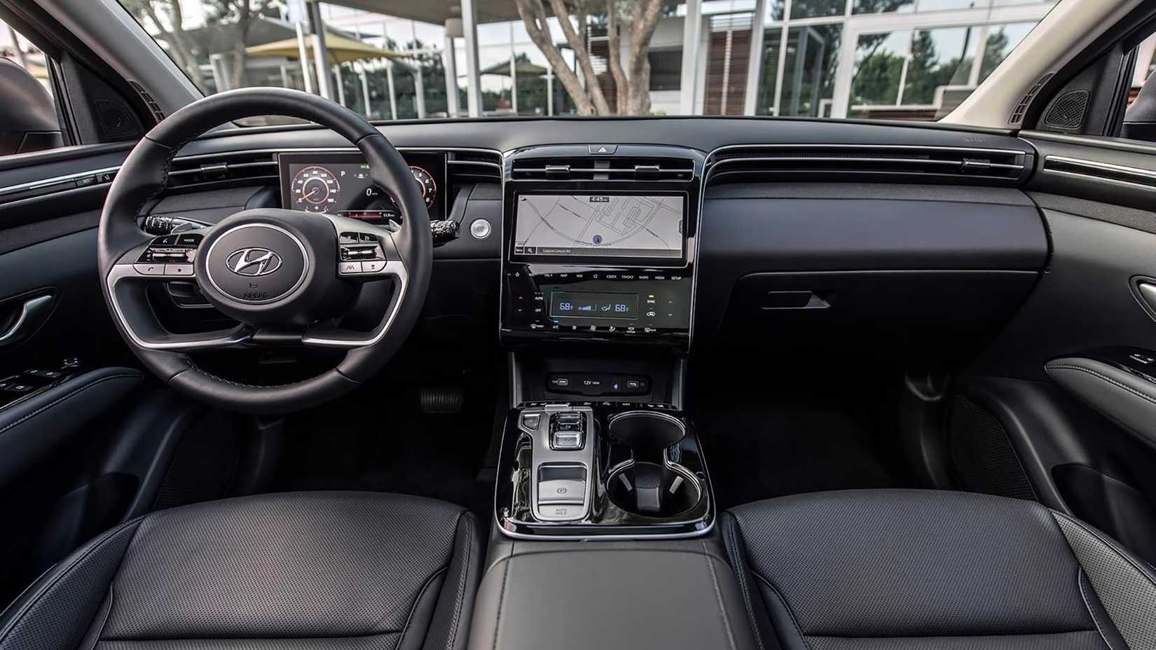 A shot of the cockpit of a 2023 Hyundai Tucson Limited