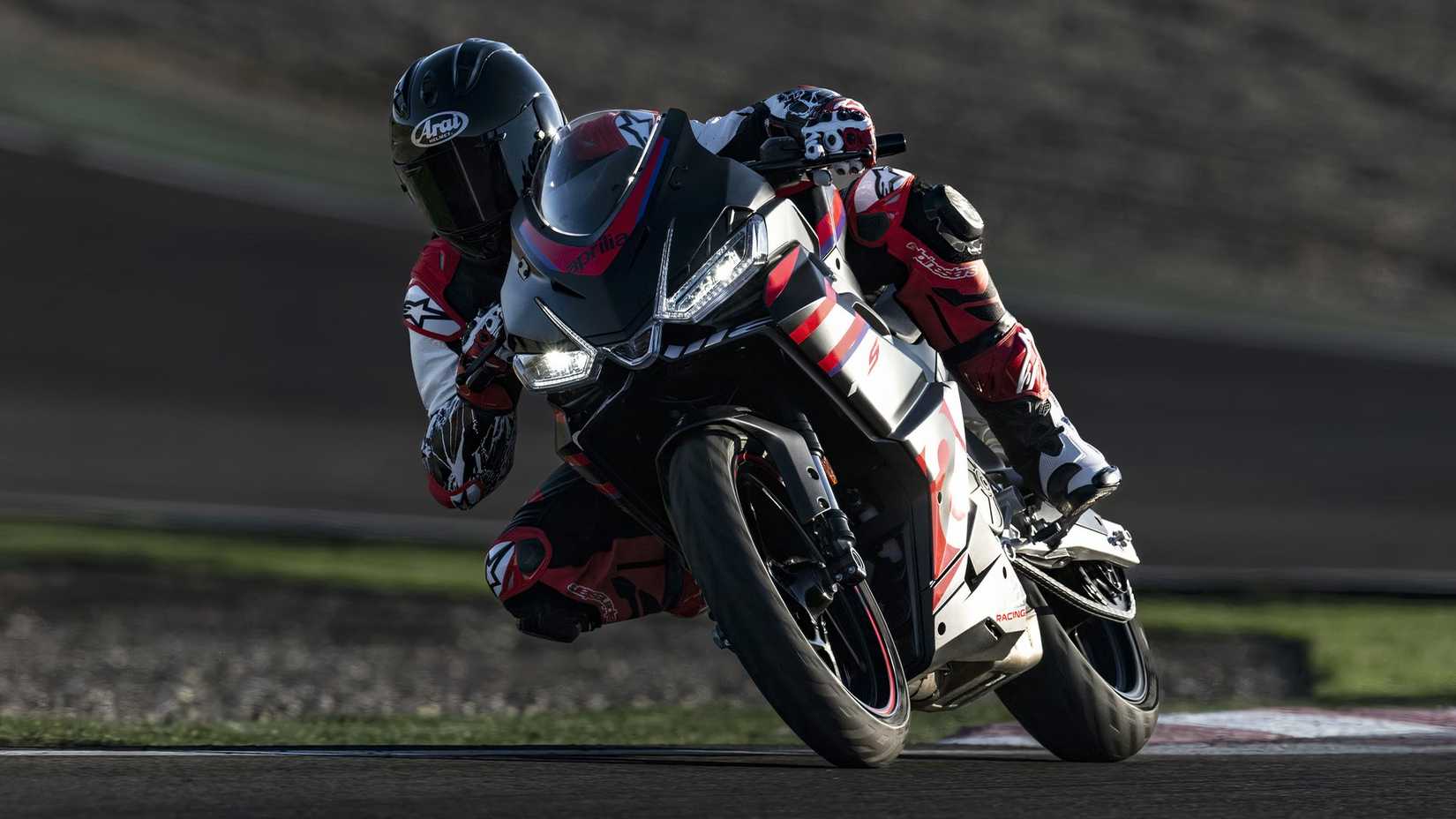 Aprilia RS 457 Maverick Vinales curvas