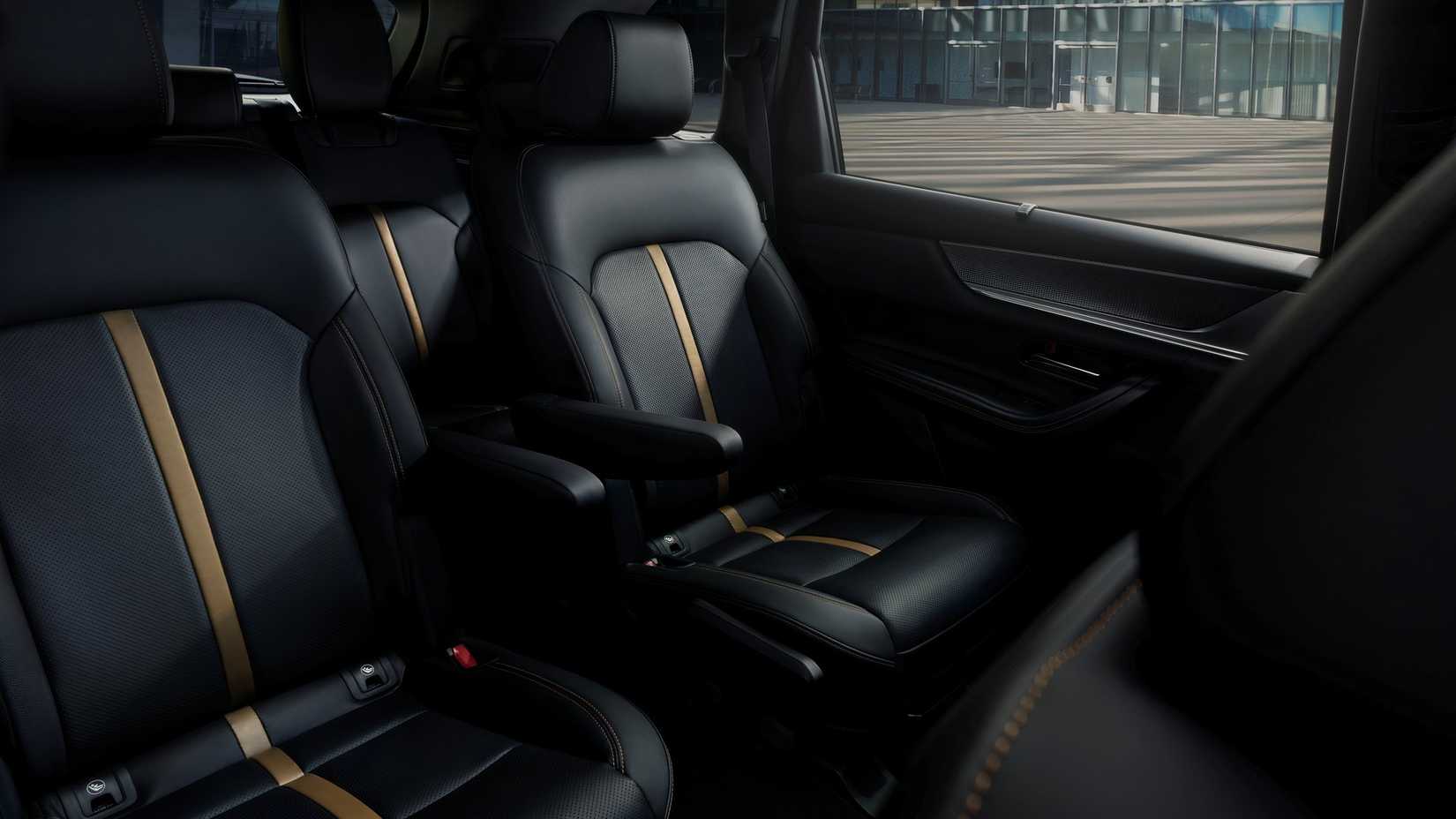 Foto do interior dos bancos traseiros do Mazda CX-90 2025