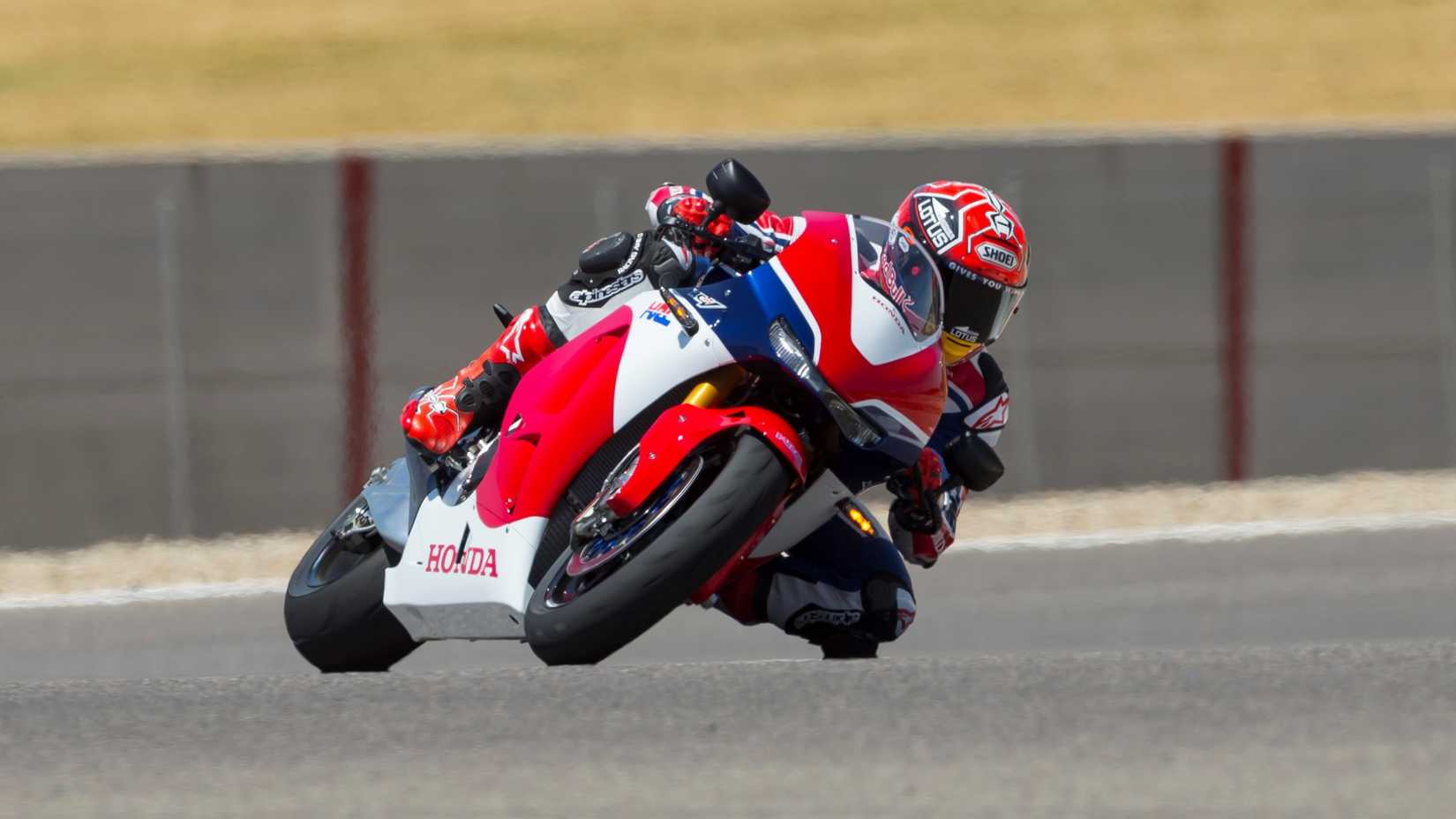 Marc Márquez em curva com a Honda RC213V-S