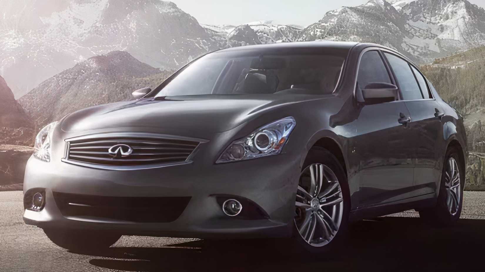 2015 Infiniti Q40 in gray posing on mountain road