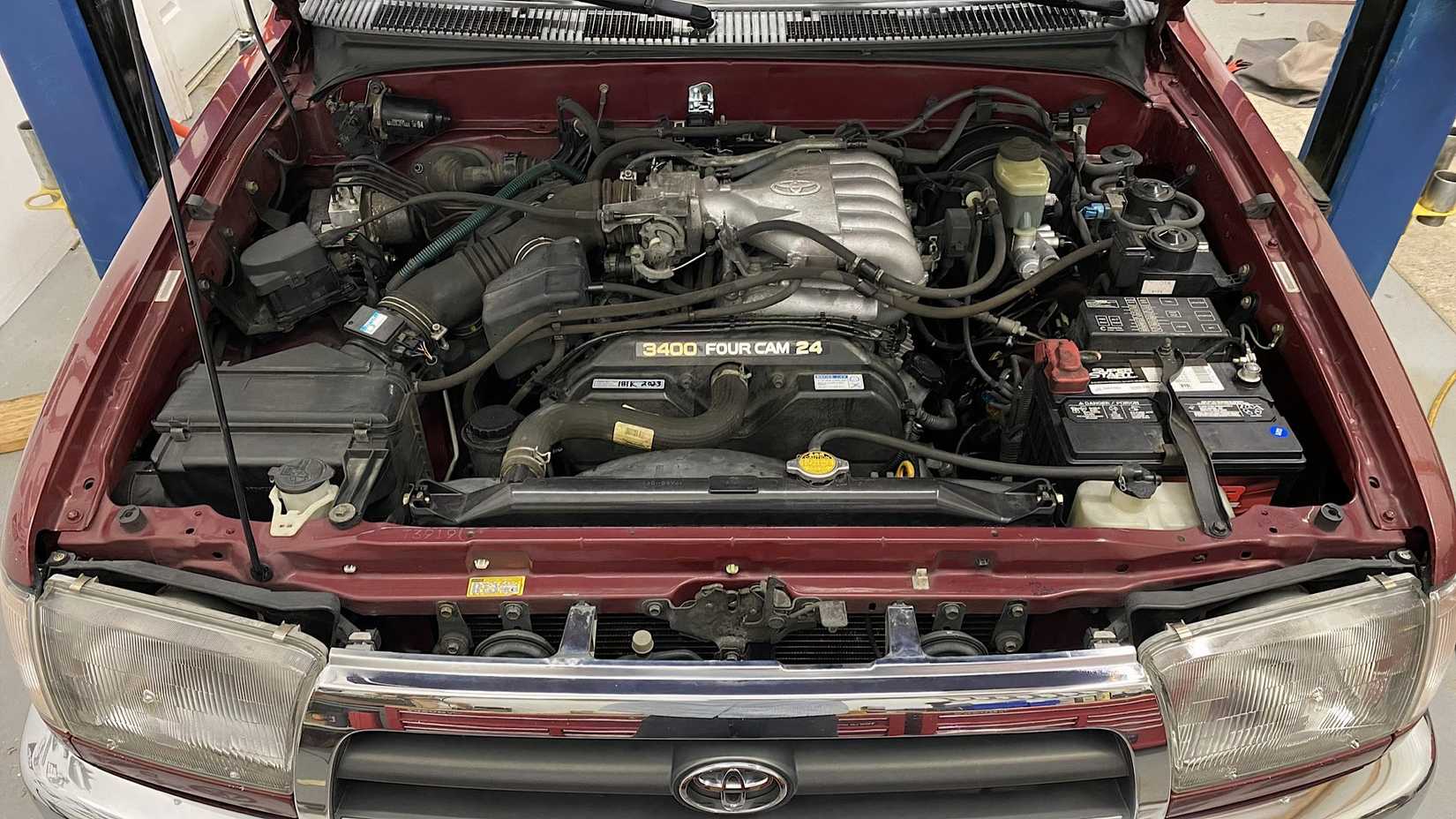 Compartimento do motor Toyota 4Runner 1997