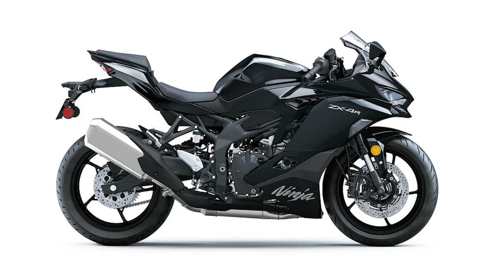 Foto de estúdio de uma Ninja ZX-4R preta