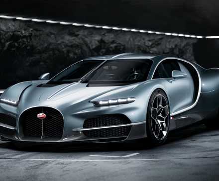 Vista frontal 3/4 do Bugatti Tourbillon 2026