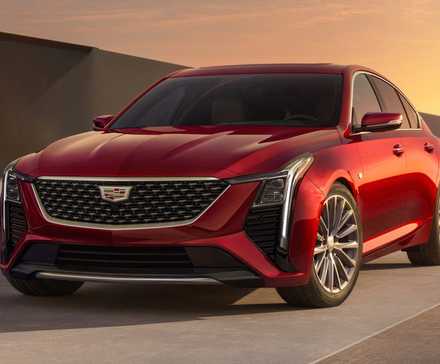 Vista frontal 3/4 do Cadillac CT5 2025