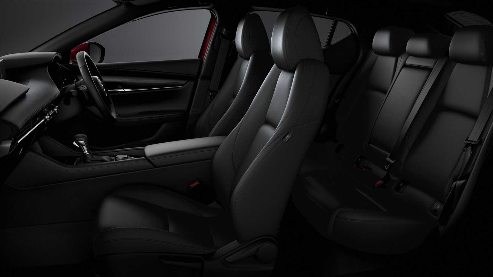 Fotografia lateral do interior do Mazda3 2025