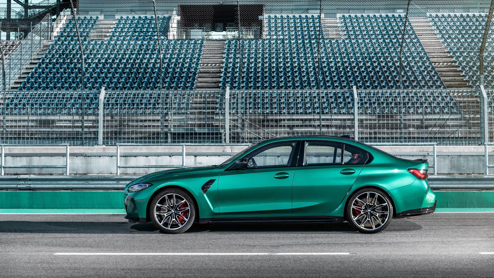 Visão lateral do BMW M3 Competition 2021