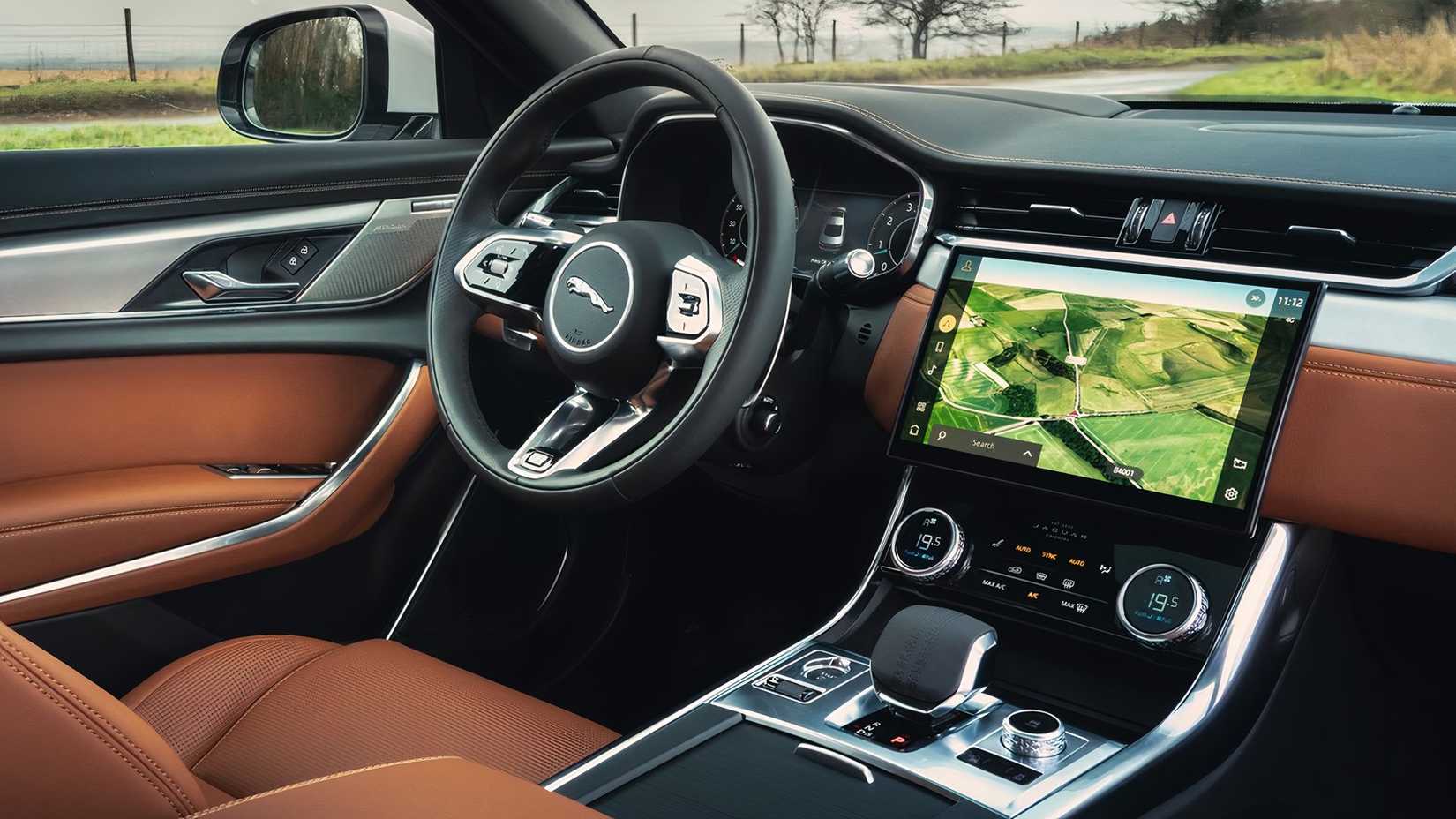 Interior do Jaguar XF 2023 