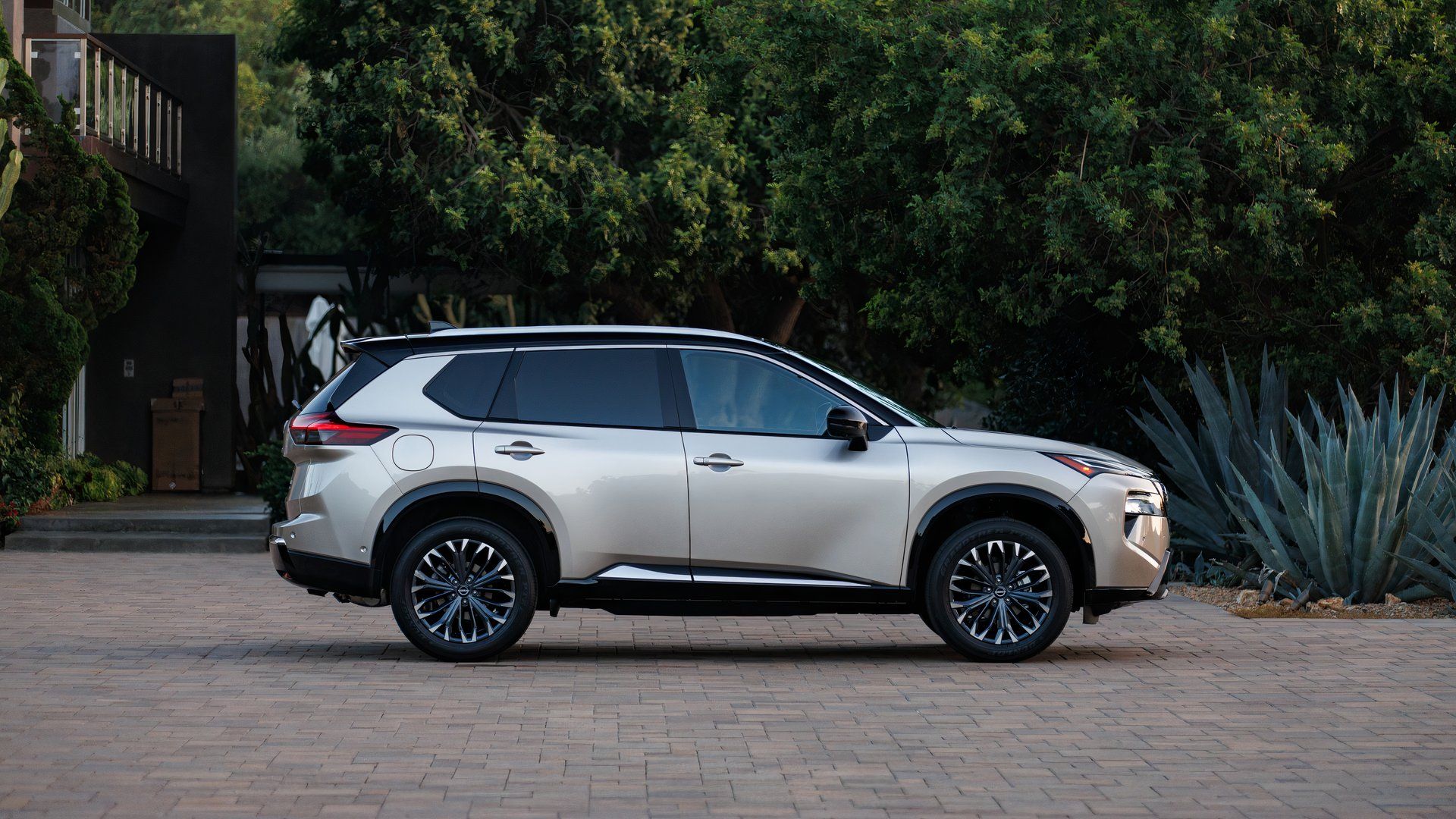 Perfil lateral do Nissan Rogue 2024