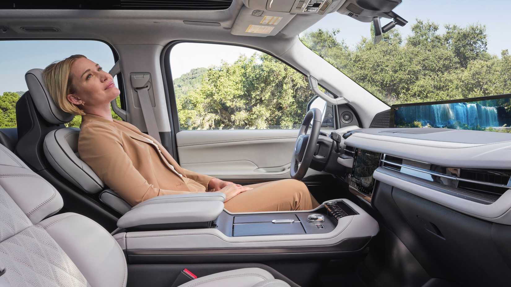 2025 Lincoln Navigator L reclinação do banco dianteiro