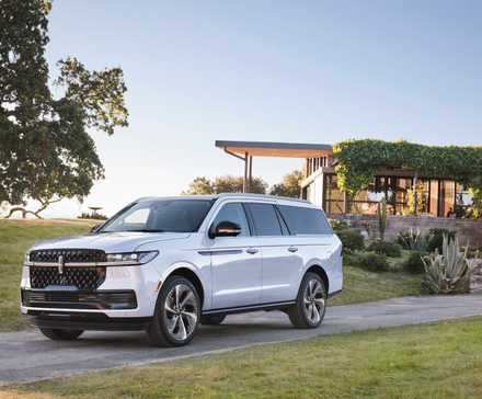2025 Lincoln Navigator L dianteiro